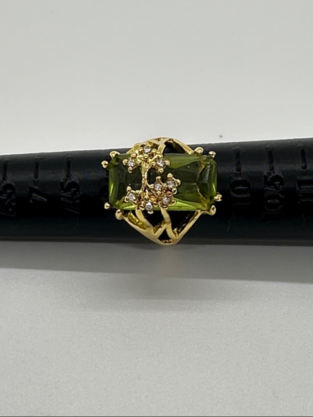 Green Stone Ring - Picture 2 of 4